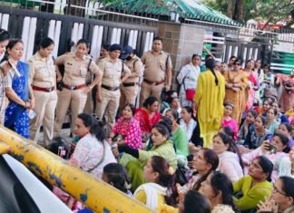 आंगनबाड़ी कार्यकर्ताओं ने भरी हुंकार: 15 दिन में मांगें न मानीं तो आंदोलन की चेतावनी