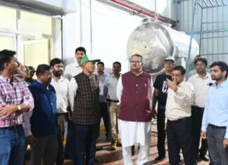 काशीपुर एरोमा पार्क का कृषि मंत्री गणेश जोशी ने किया निरीक्षण: किसानों की आय बढ़ाने पर जोर