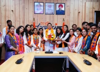 एबीवीपी पदाधिकारियों से मिले सीएम धामी: बोले-युवाओं की ऊर्जा देश-राज्य की सबसे बड़ी ताकत