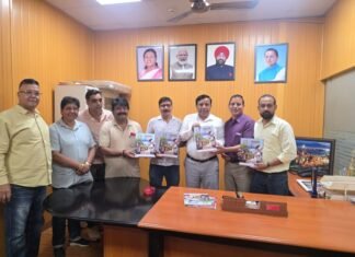 उत्तरांचल प्रेस क्लब ने सूचना महानिदेशक को भेंट की वार्षिक स्मारिका ‘गुलदस्ता 2026’