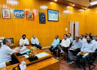 जनहित के लंबित मामलों पर महापौर सौरभ थपलियाल सख्त:विभागीय समन्वय बढ़ाने के निर्देश