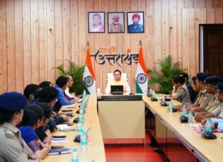 चार घंटे तक डीएम-एसएसपी की क्लास: सीएम धामी ने दिए विकास और कानून-व्यवस्था सुधारने के सख्त निर्देश