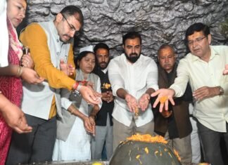 टपकेश्वर महादेव मंदिर में पूजा-अर्चना के बाद प्रीतम सिंह के नेतृत्व में कांग्रेस की न्याय यात्रा शुरू