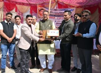 मेधावी विद्यार्थियों का सम्मान: सरकारी स्कूलों की प्रतिभा को मिला प्रोत्साहन