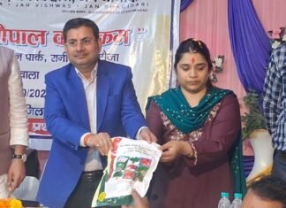 रानीपोखरी में रात्रि चौपाल: 18 शिकायतें मिलीं, अधिकारियों को त्वरित कार्रवाई के निर्देश