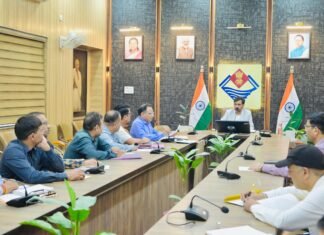 Action : पशु हेल्पलाइन 1962 पर नहीं मिला जवाब, डीएम ने दिए संबंधित कार्मिकों का वेतन रोकने के निर्देश